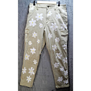 Universal Thread Boyfriend Fit Cargo Pants 12/31R Khaki Daisy Floral Painted